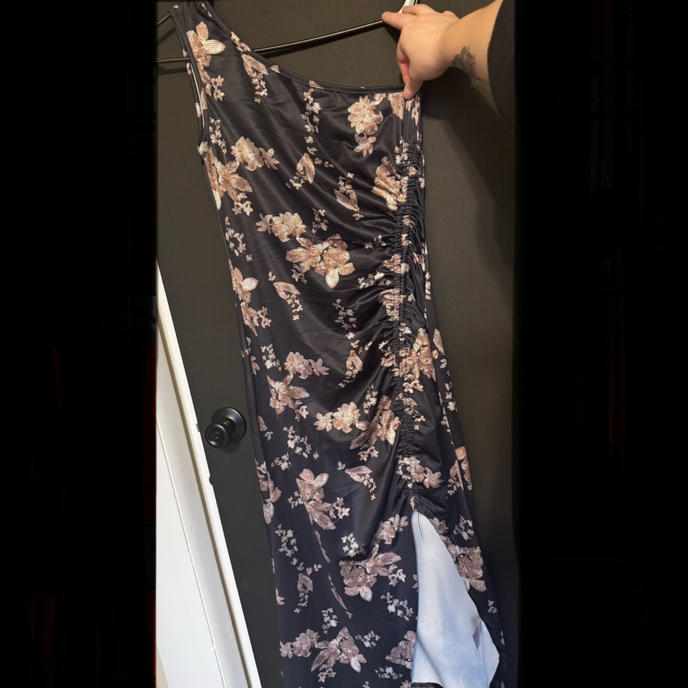 Chic One-Shoulder Floral Dress